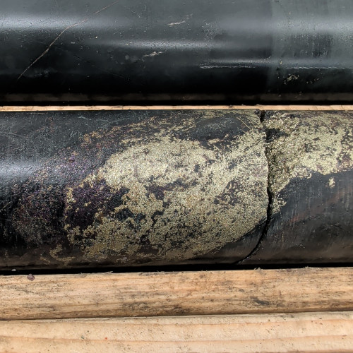 4.29% Cu, 0.373 g/t Au, 20.4 g/t Ag from 208.63 m to 209 m